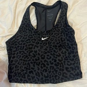 nike athletic top size small
